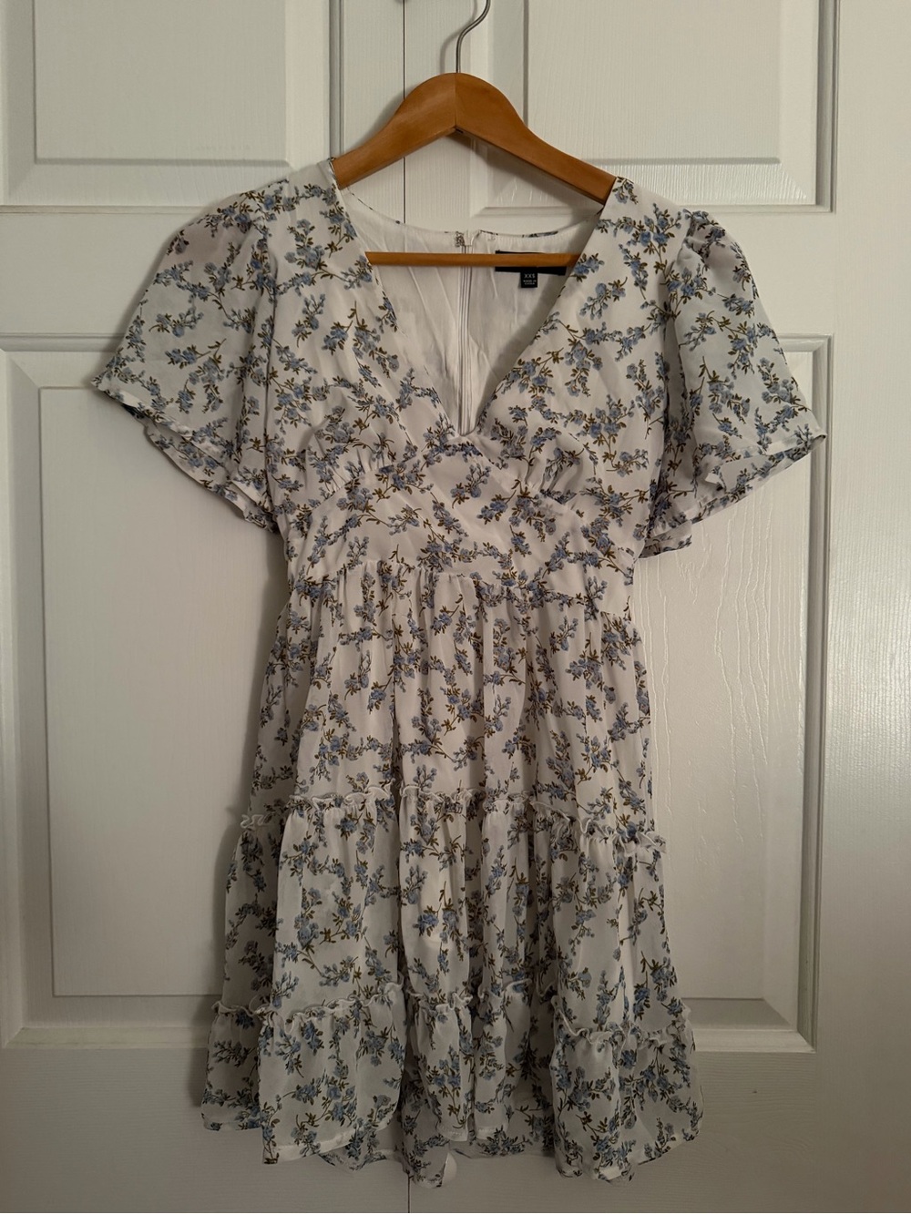 Lulu's White Floral V-Neck Tiered Midi Dress